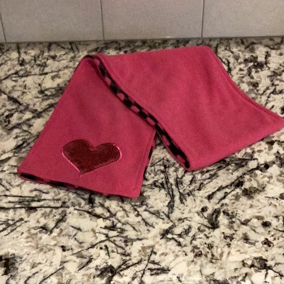Pink and Black Cozy scarf, reversible, good condition. (Like wearing a b… - Picture 3 of 8